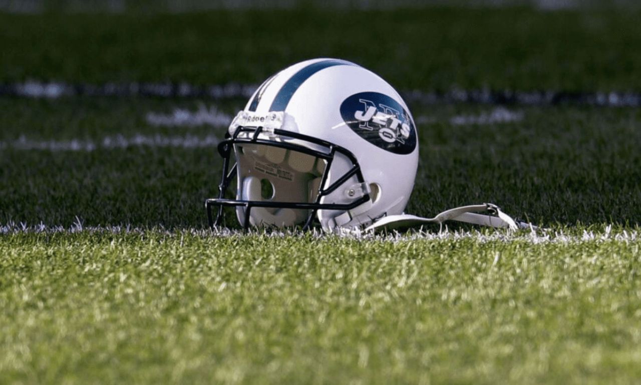 NEWS FLASH: A former New York Jets player who won the Super Bowl has died