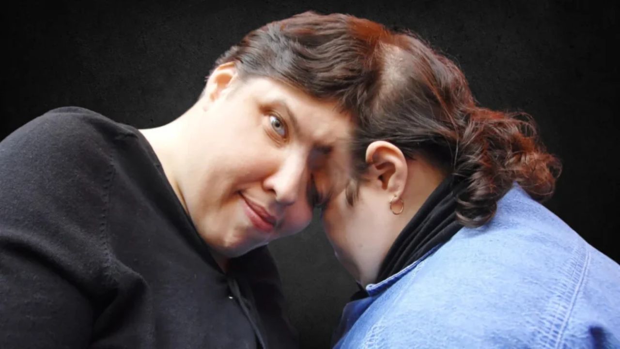 Lori and George Schappell, the world's oldest married twins, die at age 62.
