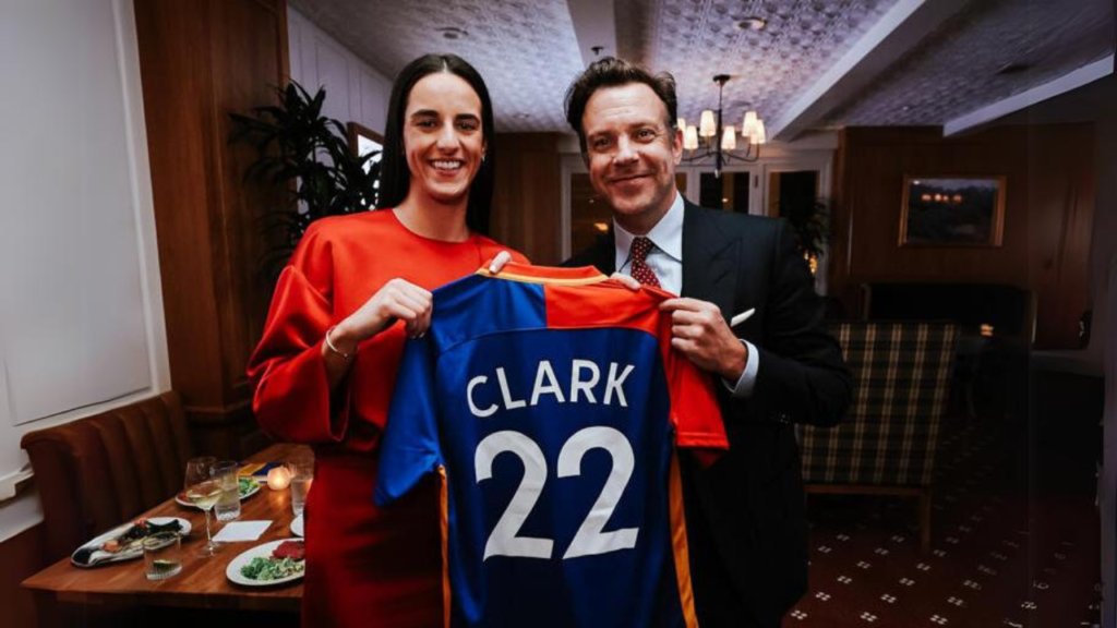 Jason Sudeikis gave Caitlin Clark a personalised AFC Richmond jersey at the Wooden Award