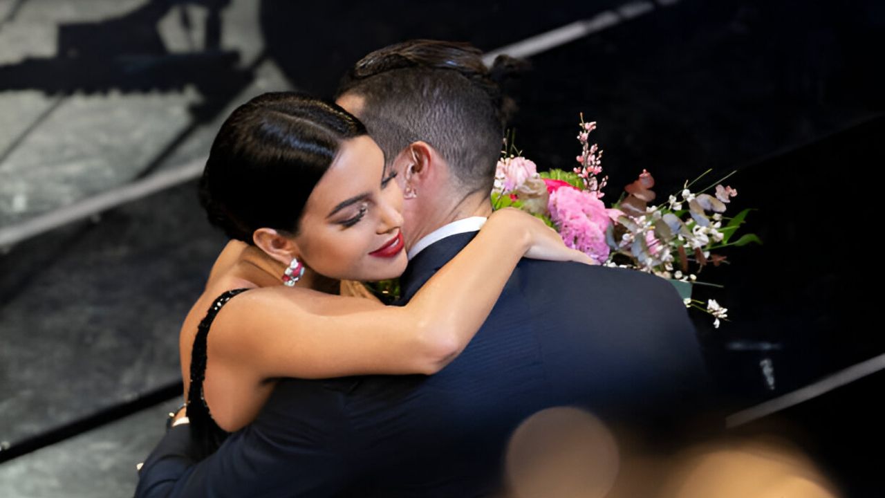 Ronaldo & Georgina Set to Wed — She Shows Off Huge Ring
