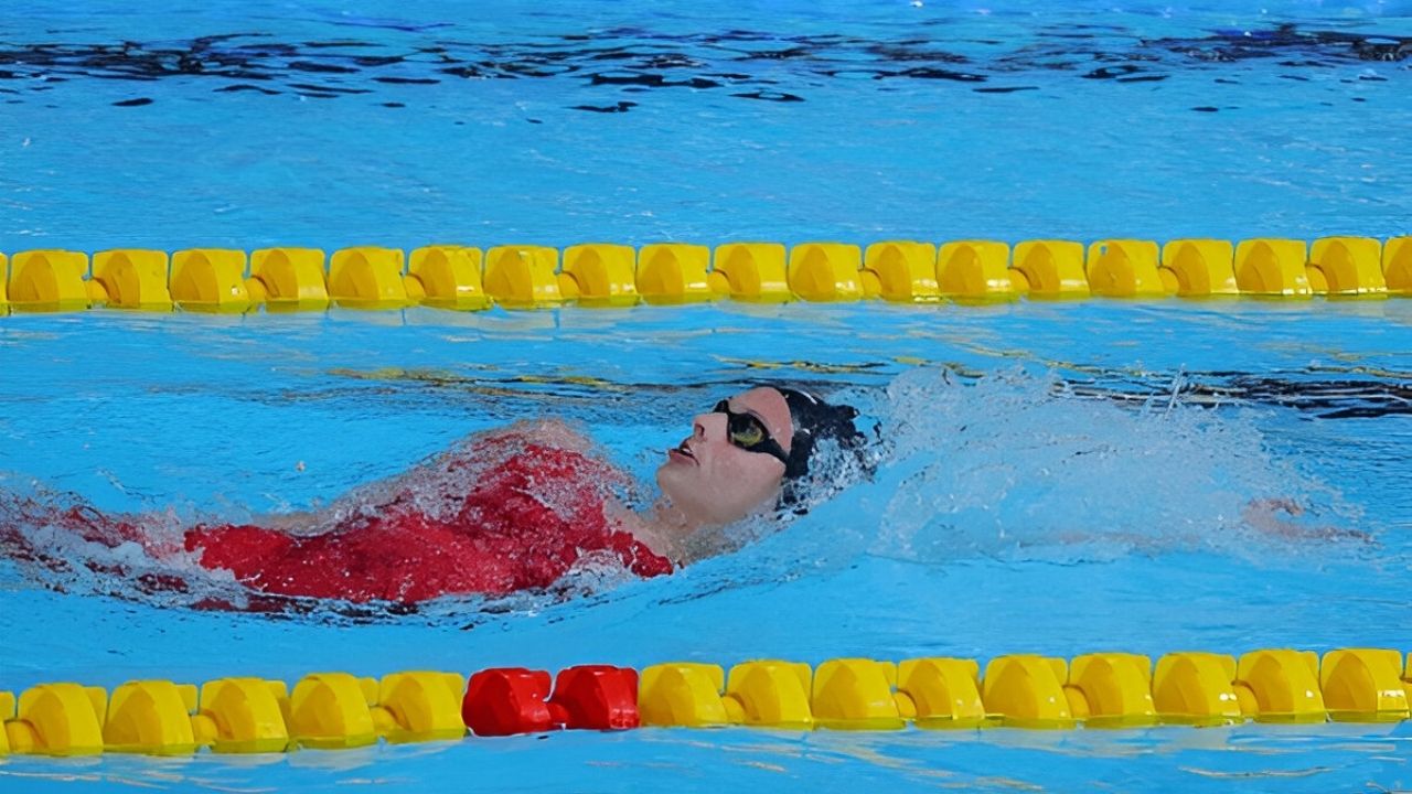 Summer McIntosh in mid-swim, breaking the 10-year-old world record in the 200-meter individual medley at the Canadian Swimming Trials