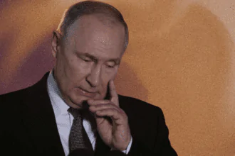 Vladimir Putin experiences cardiac arrest, which causes a huge alarm in the inner circle of the Kremlin.